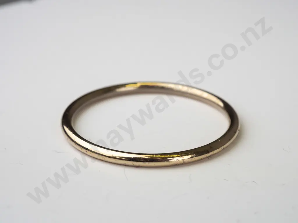 9ct lined bangle Image 1++