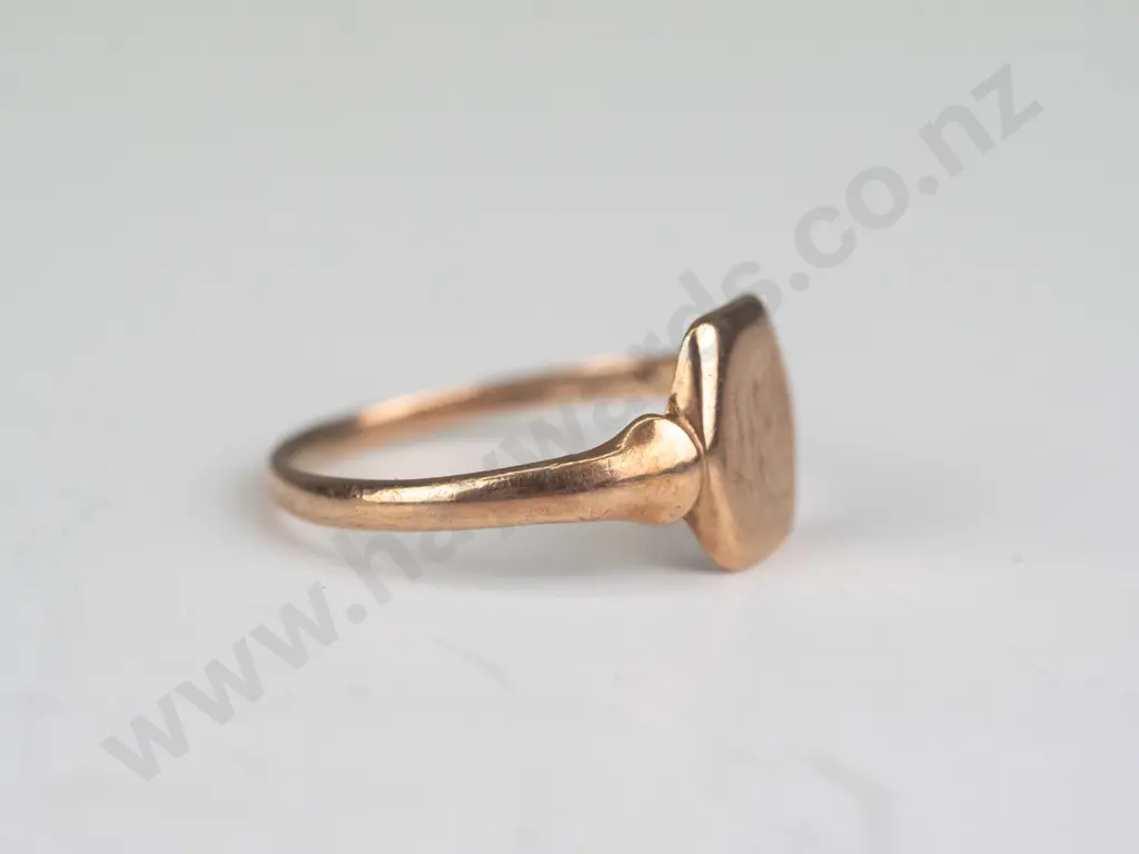 9ct signet ring 2gms Image 1++