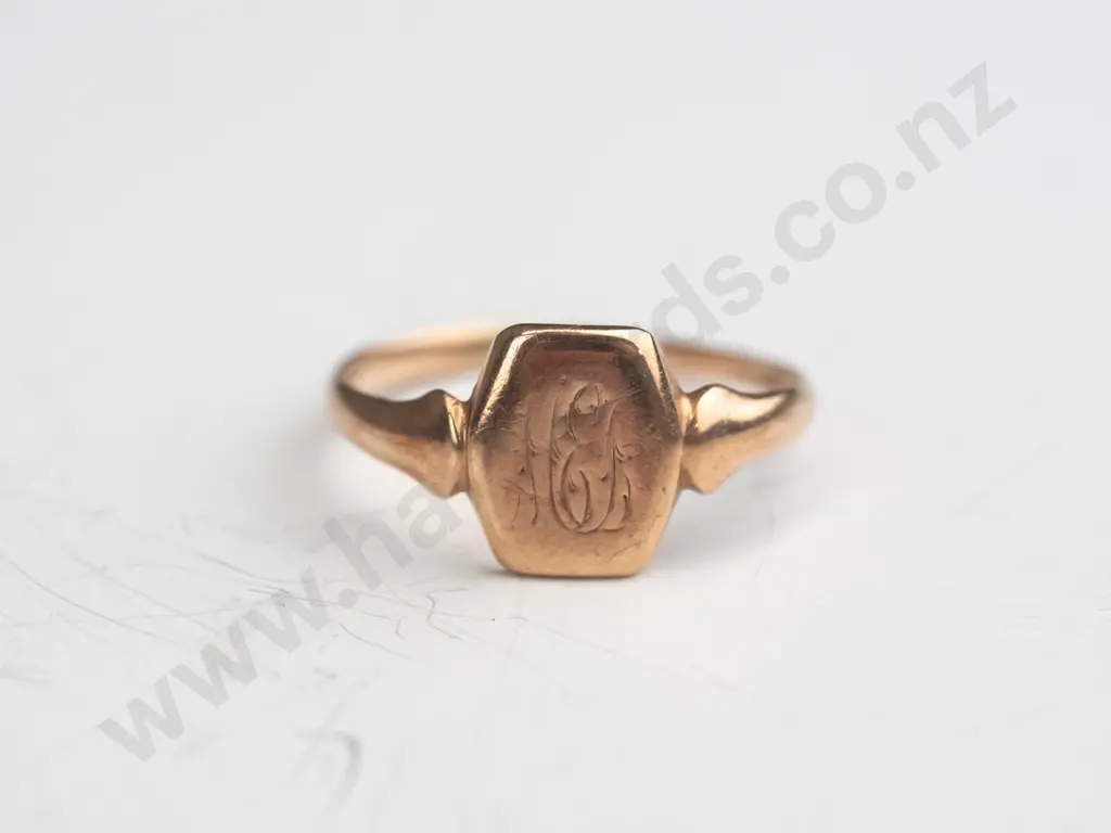 9ct signet ring 2gms Image 1++
