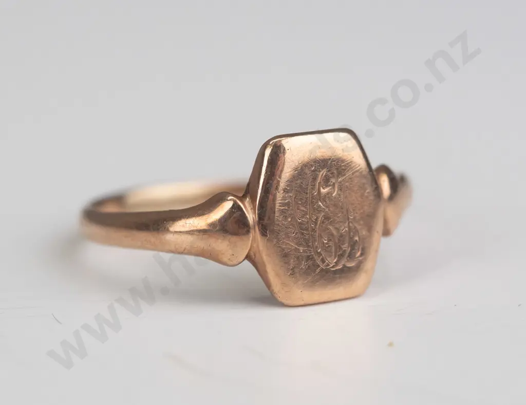 9ct signet ring 2gms Image 1++