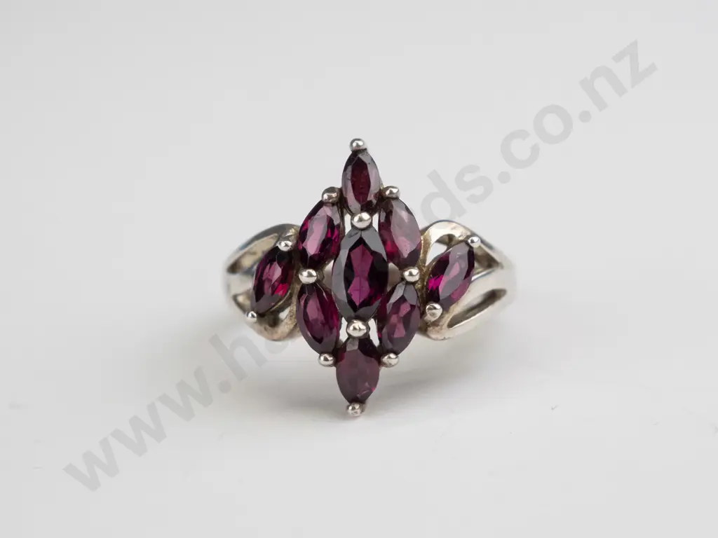 sterling silver garnet ring stamped 925 Image 1++