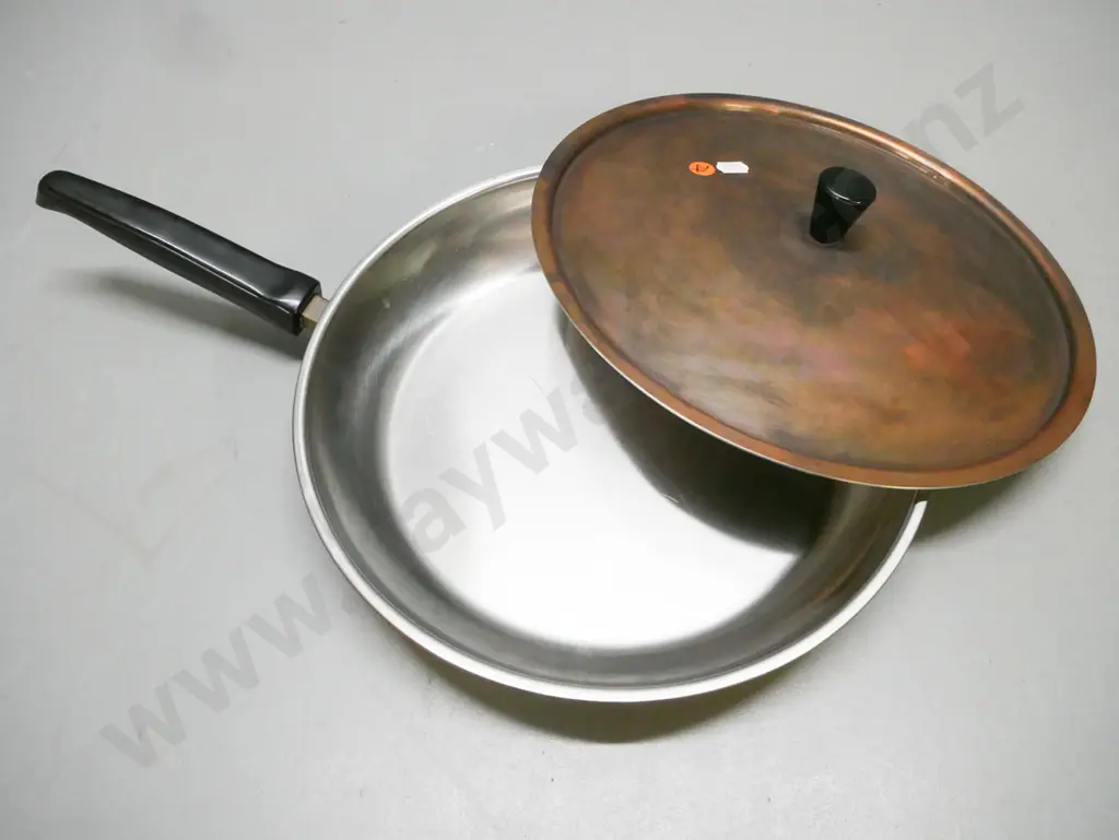 Swiss lidded copper pan w/ white metal interior, plastic-covered metal handle, light signs of use L-470 Image 1++