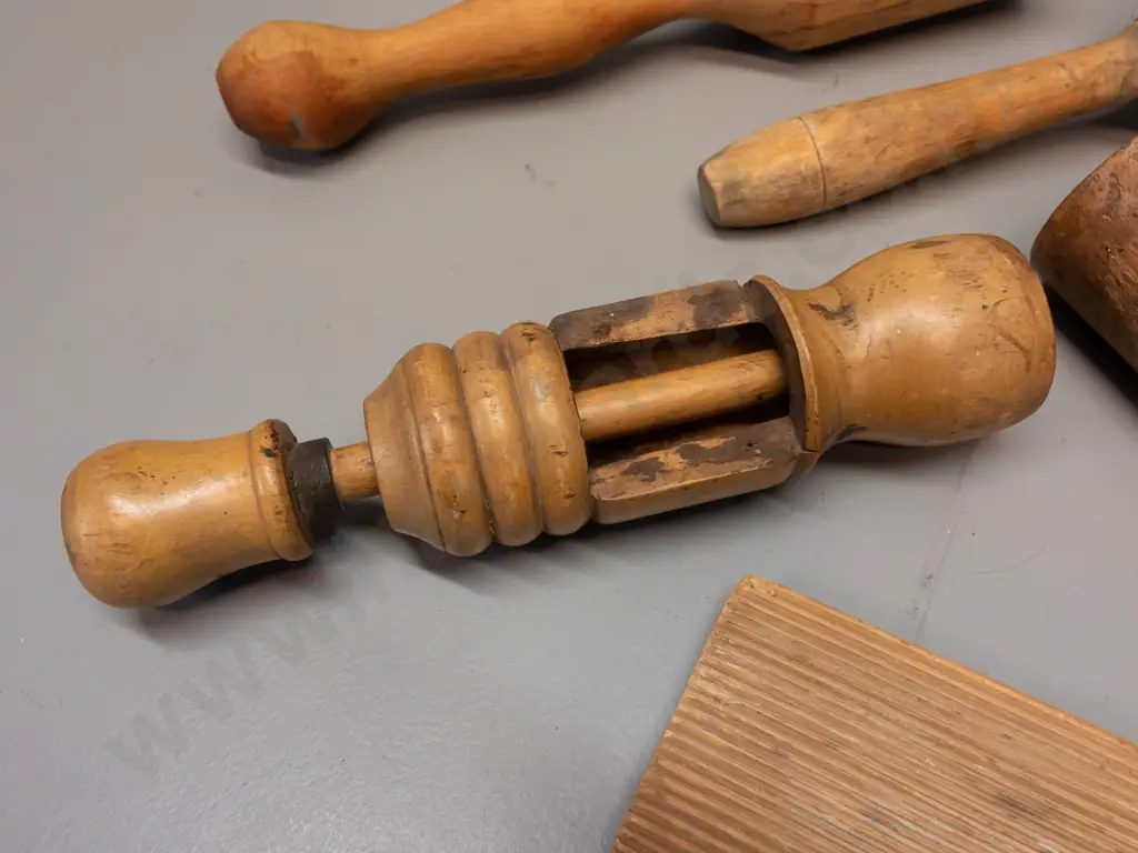 assorted vintage wooden kitchenalia - butter paddles, 3 mallets, some kind of telescoping pitter or press - age wear, Image 1++
