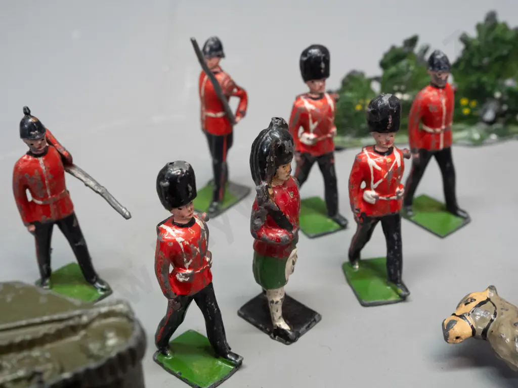 assorted lead soldier and animal figures and a Britains Bren gun carrier with gunner - some w/ damage or missing limbs, Image 1++