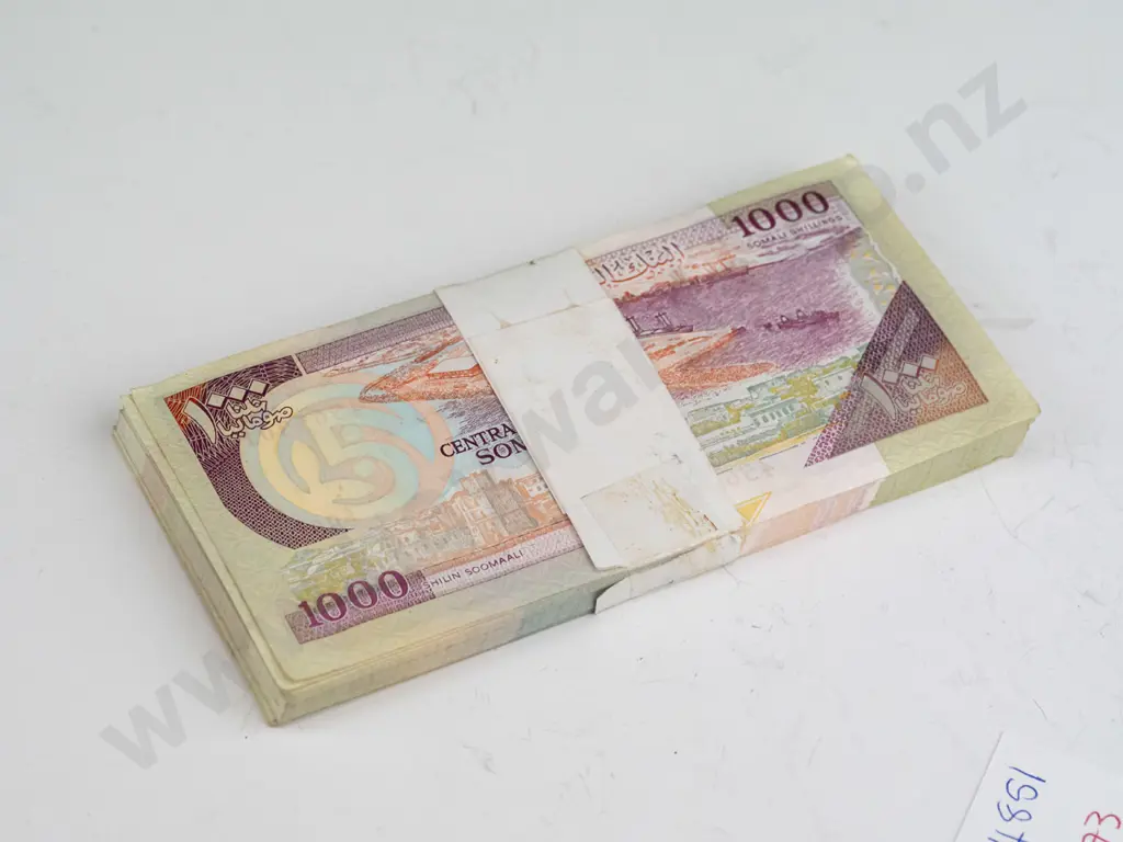 bundle of a 1000 shillings notes from Central Bank if Somalia serial number 4565301 to 4565400 Image 1++