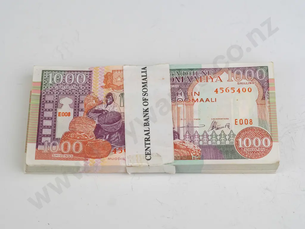 bundle of a 1000 shillings notes from Central Bank if Somalia serial number 4565301 to 4565400 Image 1++