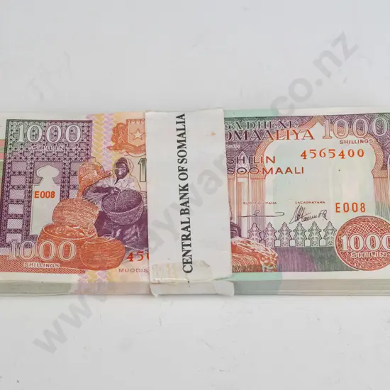 bundle of a 1000 shillings notes from Central Bank if Somalia serial number 4565301 to 4565400