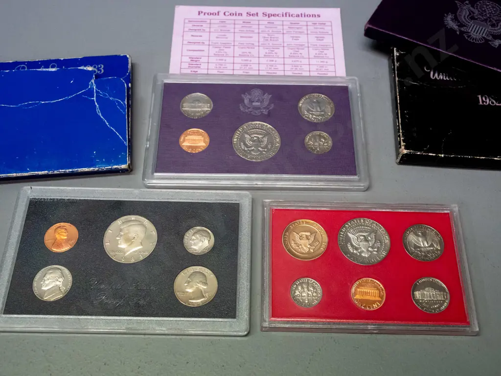 3 cased and boxed United States uncirculated proof coins sets - 1982, 83 and 87 - some wear to boxes Image 1++