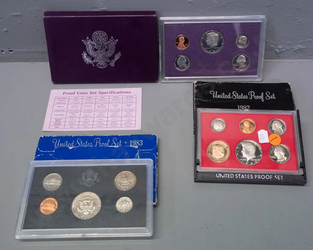 3 cased and boxed United States uncirculated proof coins sets - 1982, 83 and 87 - some wear to boxes Image 1++