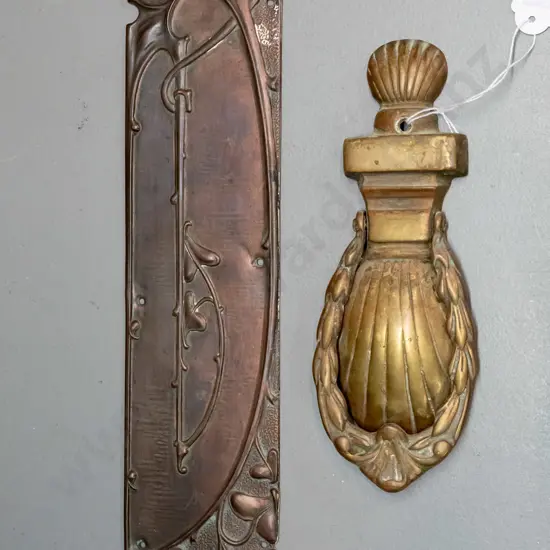 Vintage copper Nouveau-style door push plate H-300 W-75 & brass door knocker [plate paint residue, discolouration to