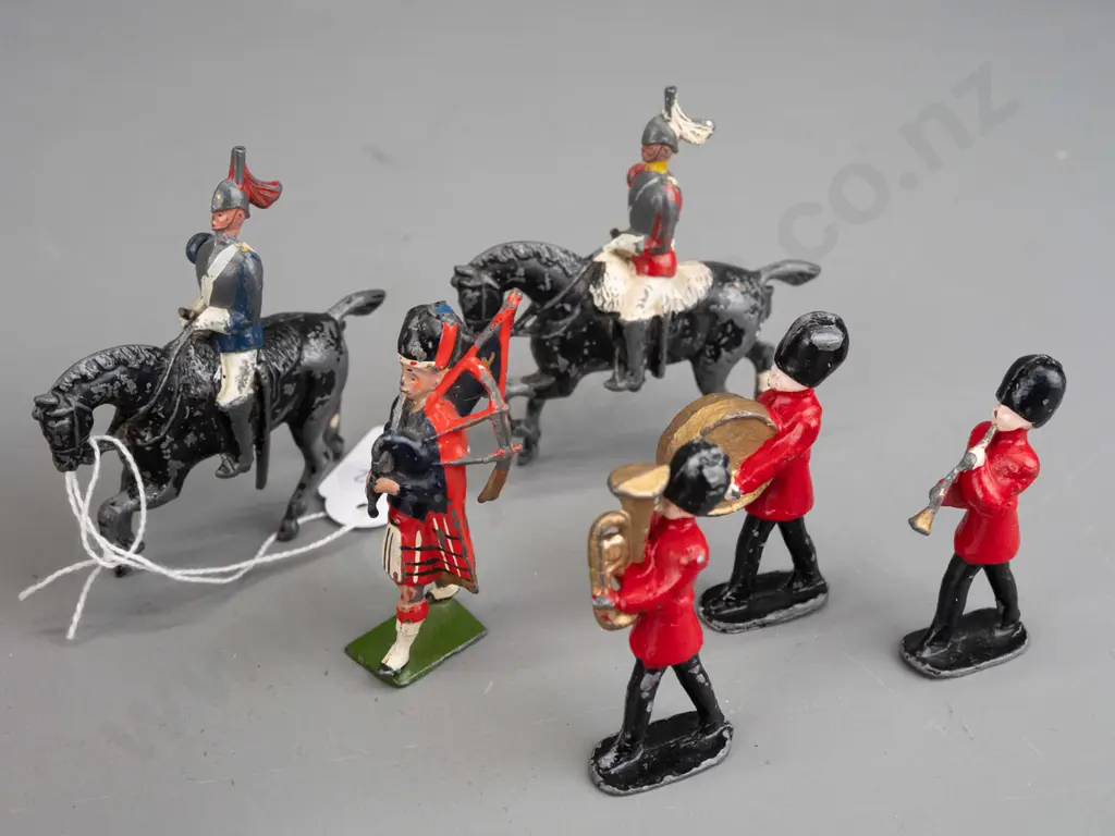 Lead figures, some marked "Britains", 14x marching band, 2x mounted soldiers, 5x animals & ringmaster. Some paint loss Image 1++