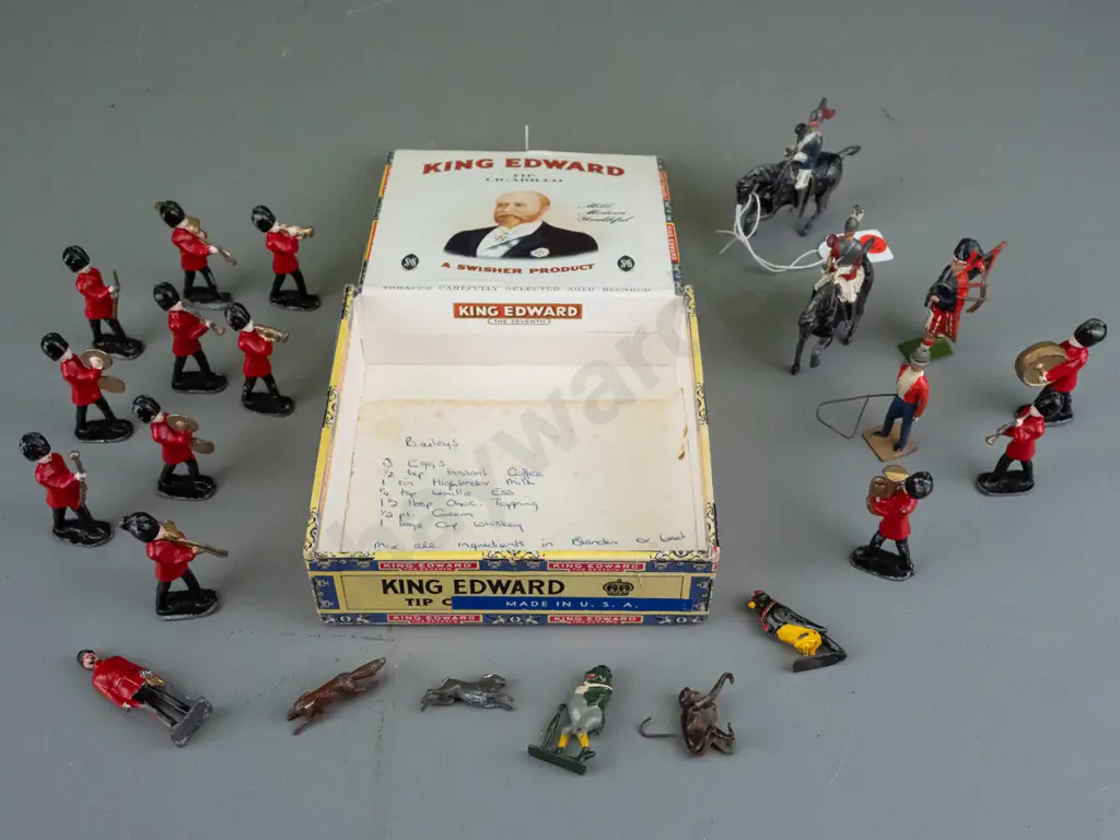 Lead figures, some marked "Britains", 14x marching band, 2x mounted soldiers, 5x animals & ringmaster. Some paint loss Image 1++