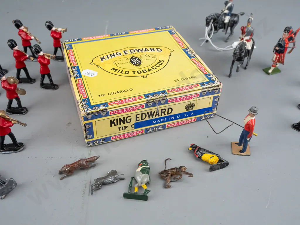 Lead figures, some marked "Britains", 14x marching band, 2x mounted soldiers, 5x animals & ringmaster. Some paint loss Image 1++