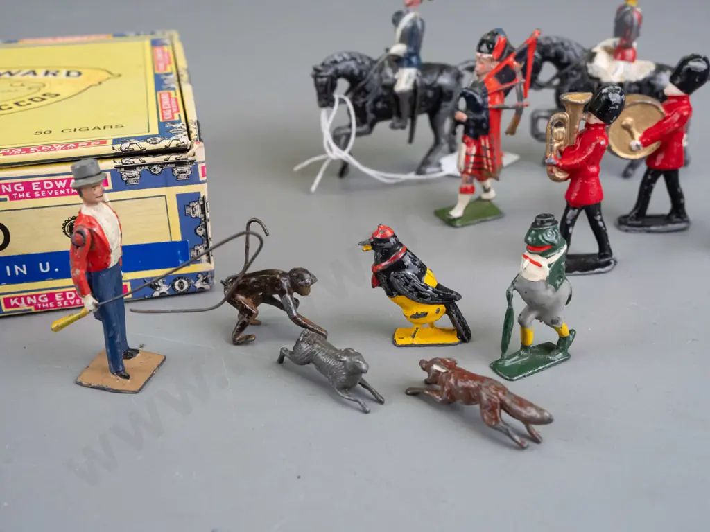 Lead figures, some marked "Britains", 14x marching band, 2x mounted soldiers, 5x animals & ringmaster. Some paint loss Image 1++