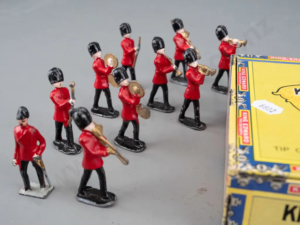 Lead figures, some marked "Britains", 14x marching band, 2x mounted soldiers, 5x animals & ringmaster. Some paint loss Image 1++