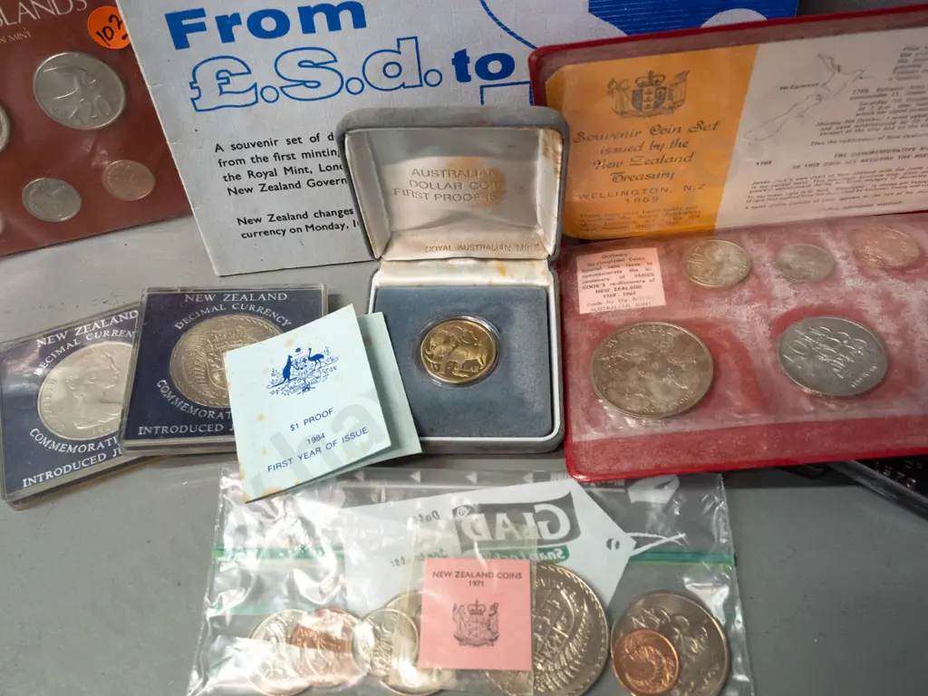 assorted NZ, Australia and Cook Islands coins - 2 each of 1967 & 1970 NZ dollars, 1973 Cook Islands, cased 1984 Image 1++