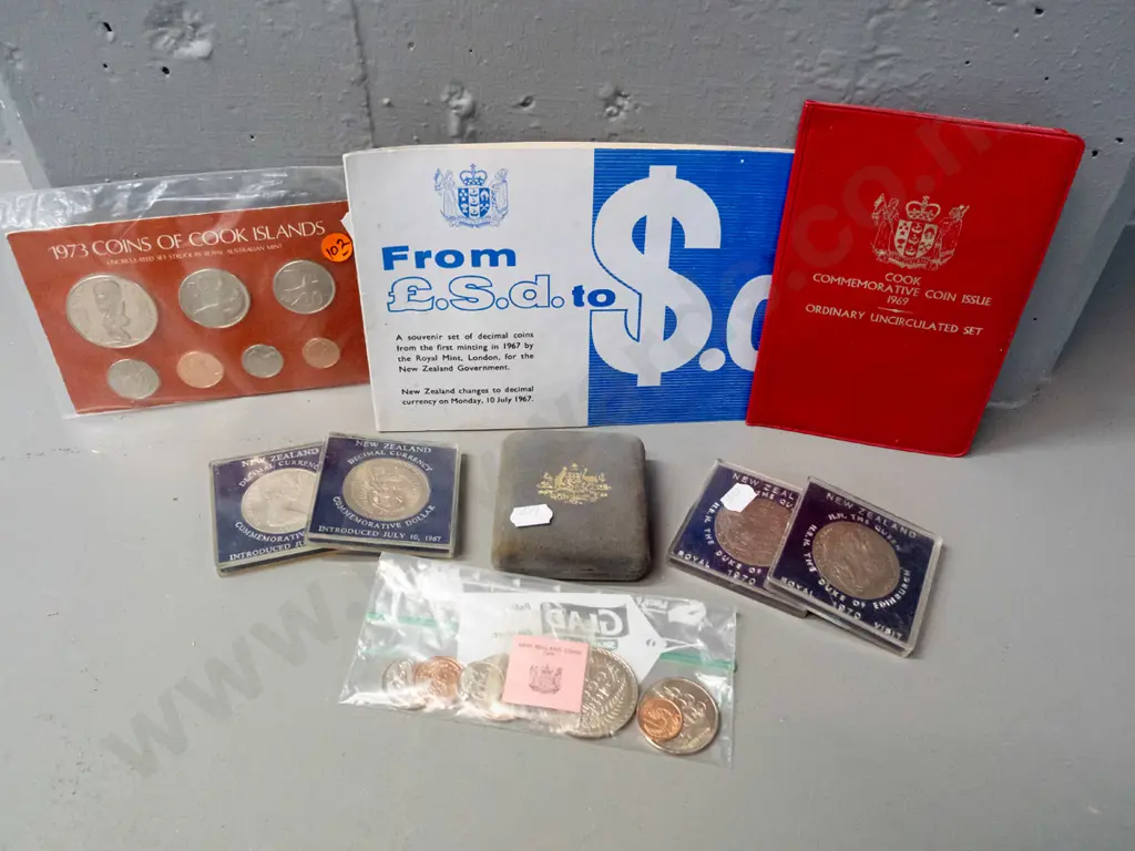 assorted NZ, Australia and Cook Islands coins - 2 each of 1967 & 1970 NZ dollars, 1973 Cook Islands, cased 1984 Image 1++