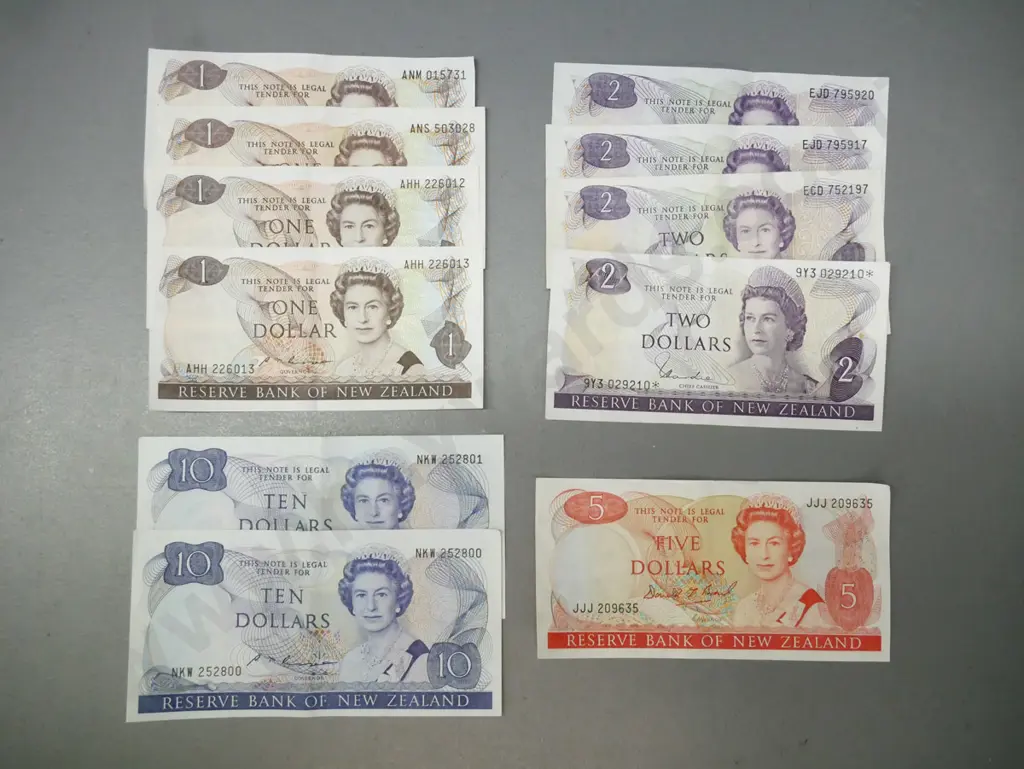Assorted New Zealand bank notes: 2x $10, 1x $5, 4x $2, 4x $1 Image 1++
