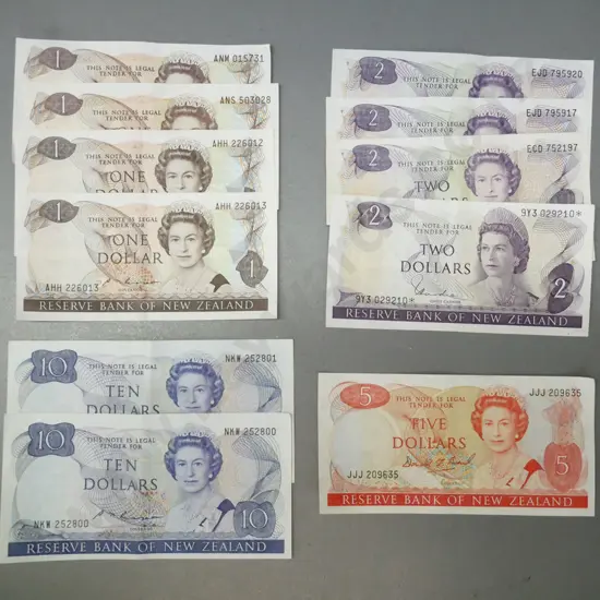 Assorted New Zealand bank notes: 2x $10, 1x $5, 4x $2, 4x $1