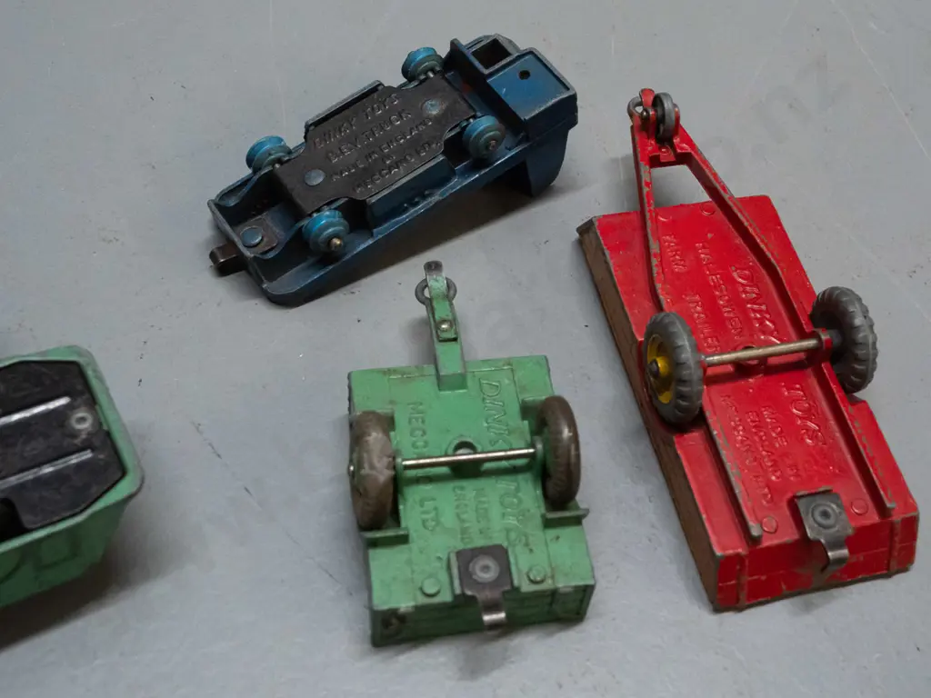 various vintage Meccano / Dinky Toys and other die-cast vehicles - Austin Devon, Austin taxi, 2 trailers, petrol tanker Image 1++