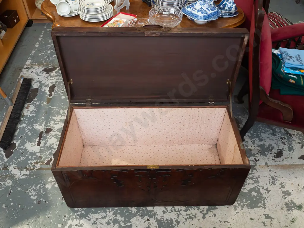 Victorian pine trunk with later added arts & crafts style hand-beaten copper strap hinges and front handle, acorn Image 1++