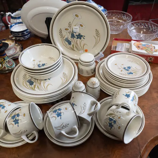 Royal Doulton Lambeth Ware "Hill Top" pattern table ware - 6 dinners D-260, and sides, 4 soup bowls, 6 trios