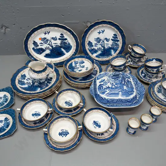Large assortment of Booths Real Old Willow: 2x oval ashets 6x dinner 5x medium plates 4x soup w/ saucer 7x trios etc. &