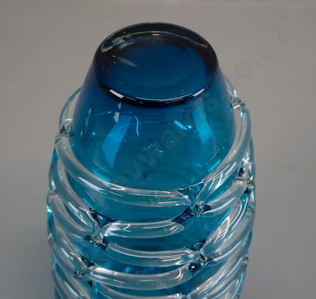 art glass teal blue vase with overlaid clear lattice H-300 Image 1++