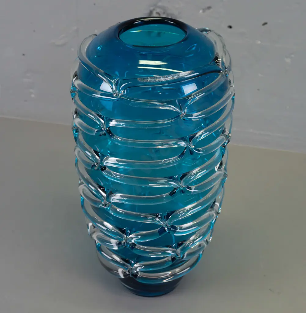 art glass teal blue vase with overlaid clear lattice H-300 Image 1++