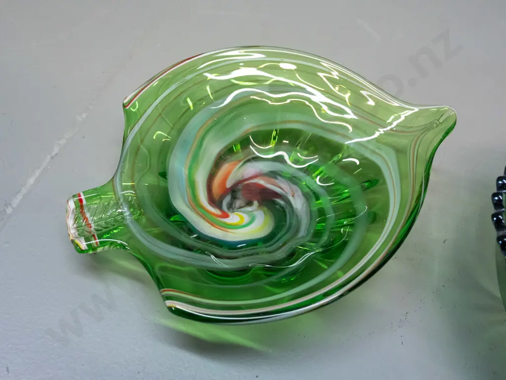 2 pieces of green glass - emerald carnival glass bowl H-70 D-190 and a swirled art glass leaf-form dish or ashtray Image 1++