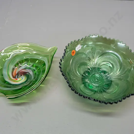 2 pieces of green glass - emerald carnival glass bowl H-70 D-190 and a swirled art glass leaf-form dish or ashtray
