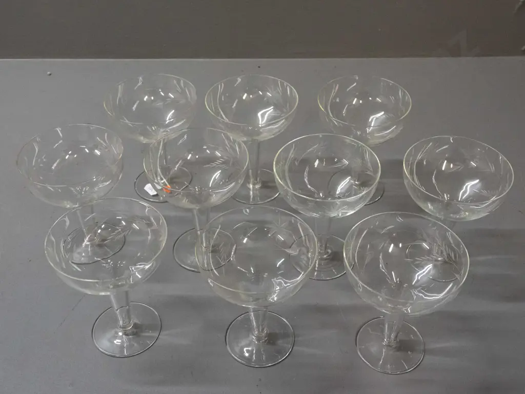 10 hollow-stemmed champagne glasses with matching etched foliate motifs - one has some fretting around rim H-115 D-90 Image 1++