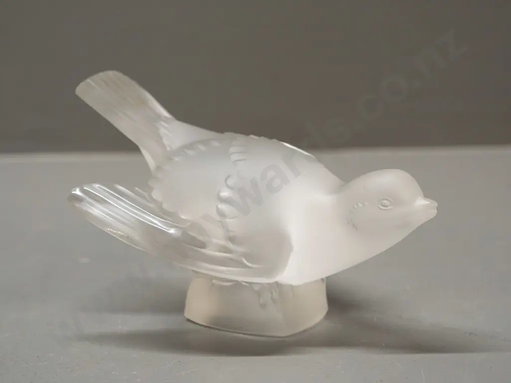 small moulded glass dove figure with "Lalique France" engraved in clear base H-90 L-135 Image 1++