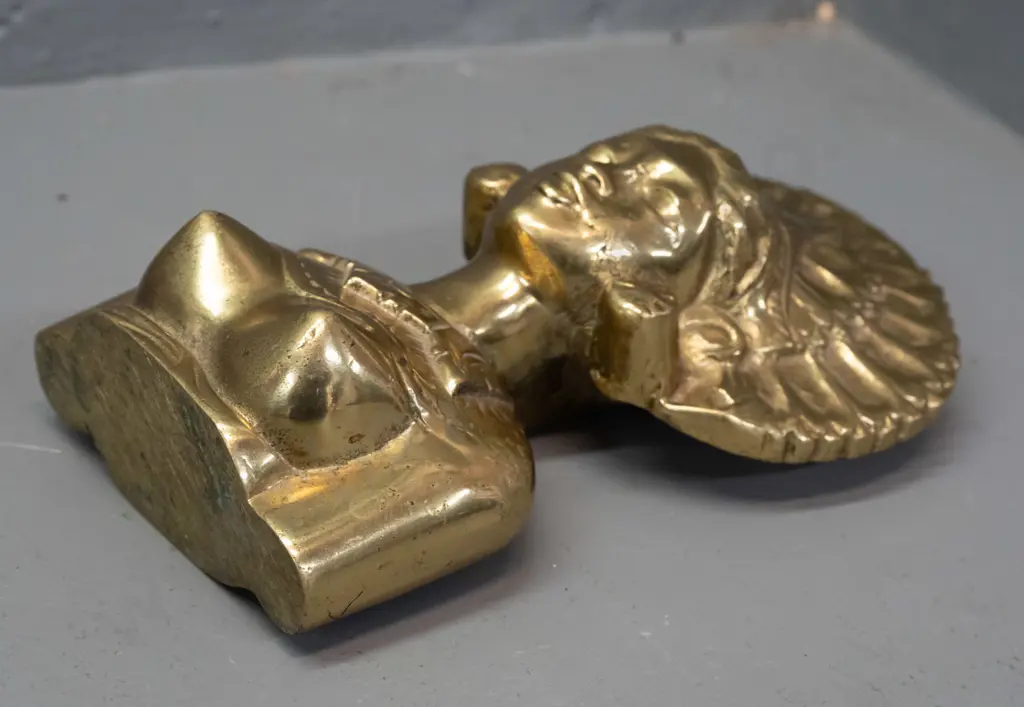 heavy polished solid cast brass Thai style bust - no marks on base. H-170 Image 1++