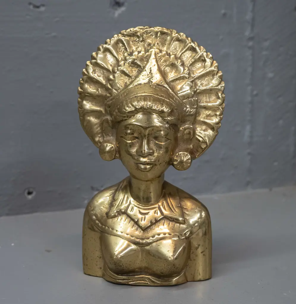 heavy polished solid cast brass Thai style bust - no marks on base. H-170 Image 1++