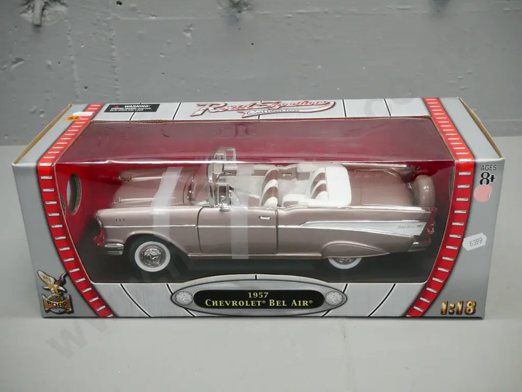 Road Signature Collection 1:18 scale die-cast model car 1957 Chevrolet Bel Air in original box Image 1++