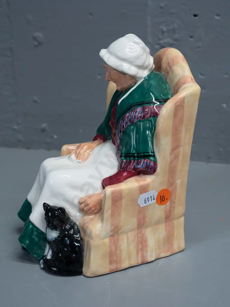 vintage Royal Doulton "Forty Winks" figurine woman with cat H-170 W-120 D-140 [some crazing] Image 1++
