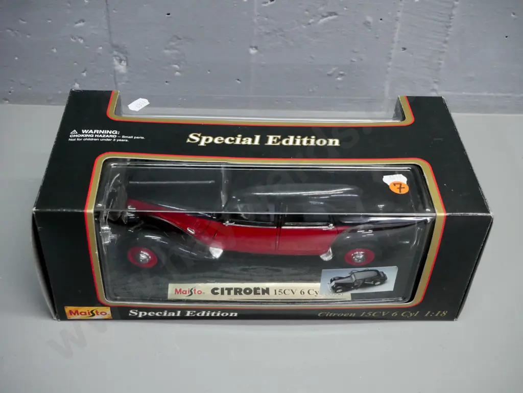 Maisto Special Edition 1:18 scale die-cast model Citroen 15CV 6 Cyl (1952) in original box Image 1++