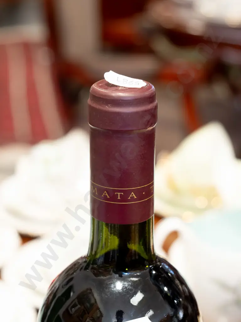 bottle of 2000 Te Mata Estate Coleraine, Cabernet/Merlot, Hawkes Bay wine 750ml Image 1++