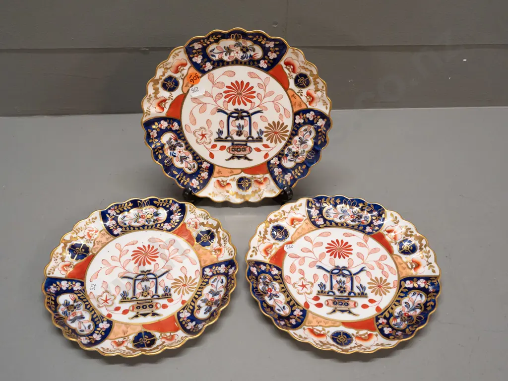 3 Copeland Spode Imari pattern cabinet plates with frilled & gilded edges D-210 Image 1++