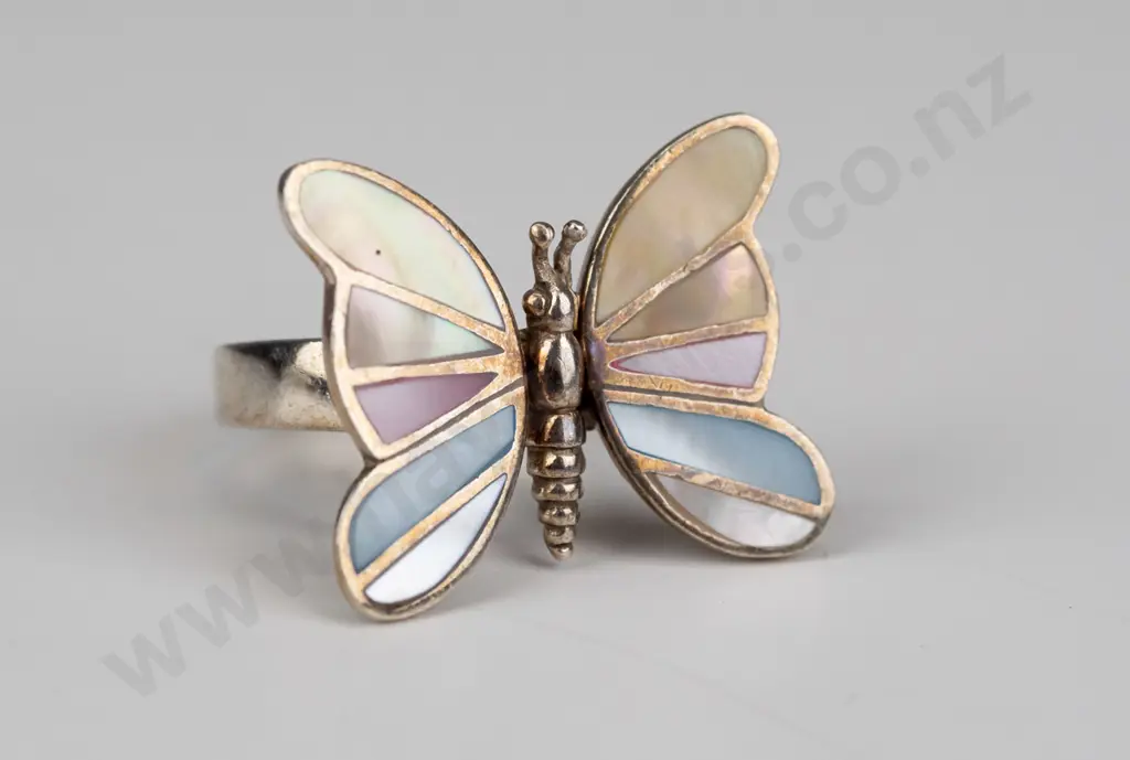 silver mother of pearl butterfly ring stamped 925 Image 1++