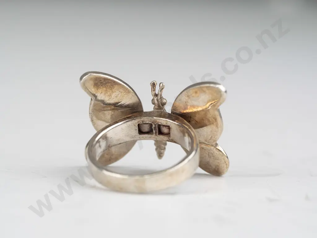 silver mother of pearl butterfly ring stamped 925 Image 1++