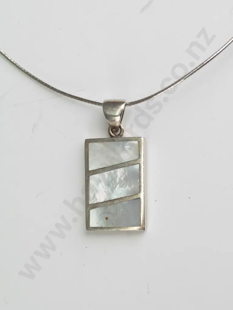 silver mother of pearl necklace stamped 925 Image 1++