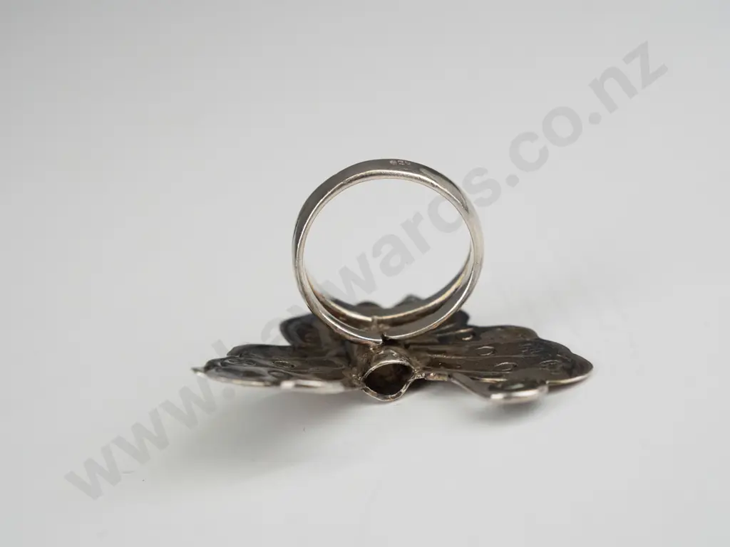 large sterling silver butterfly ring - 7 gms Image 1++