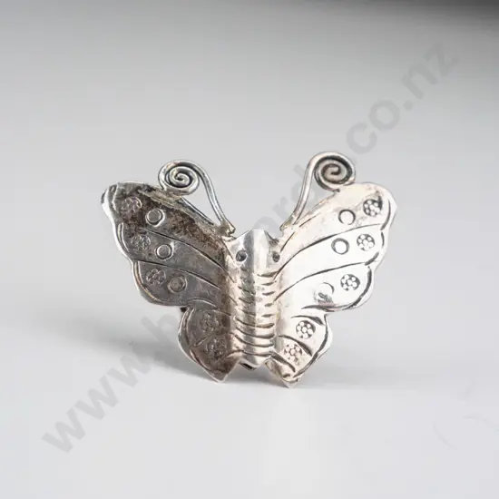 large sterling silver butterfly ring - 7 gms