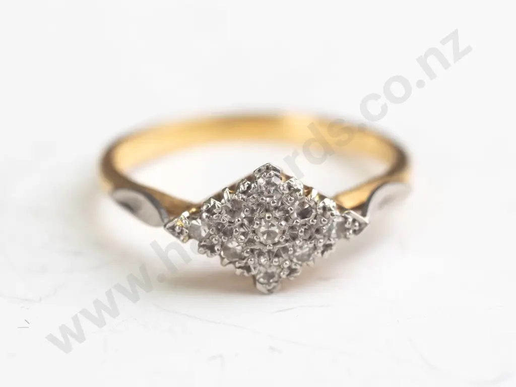 18ct & platinum cluster ring 9 diamonds 2.9gms Image 1++