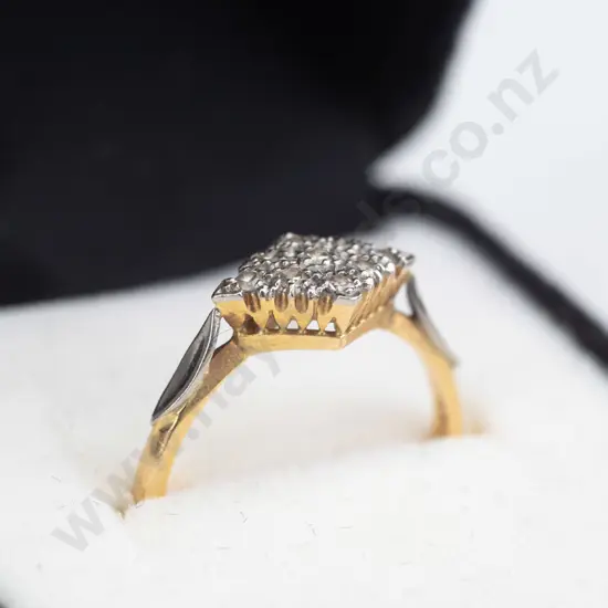 18ct & platinum cluster ring 9 diamonds 2.9gms