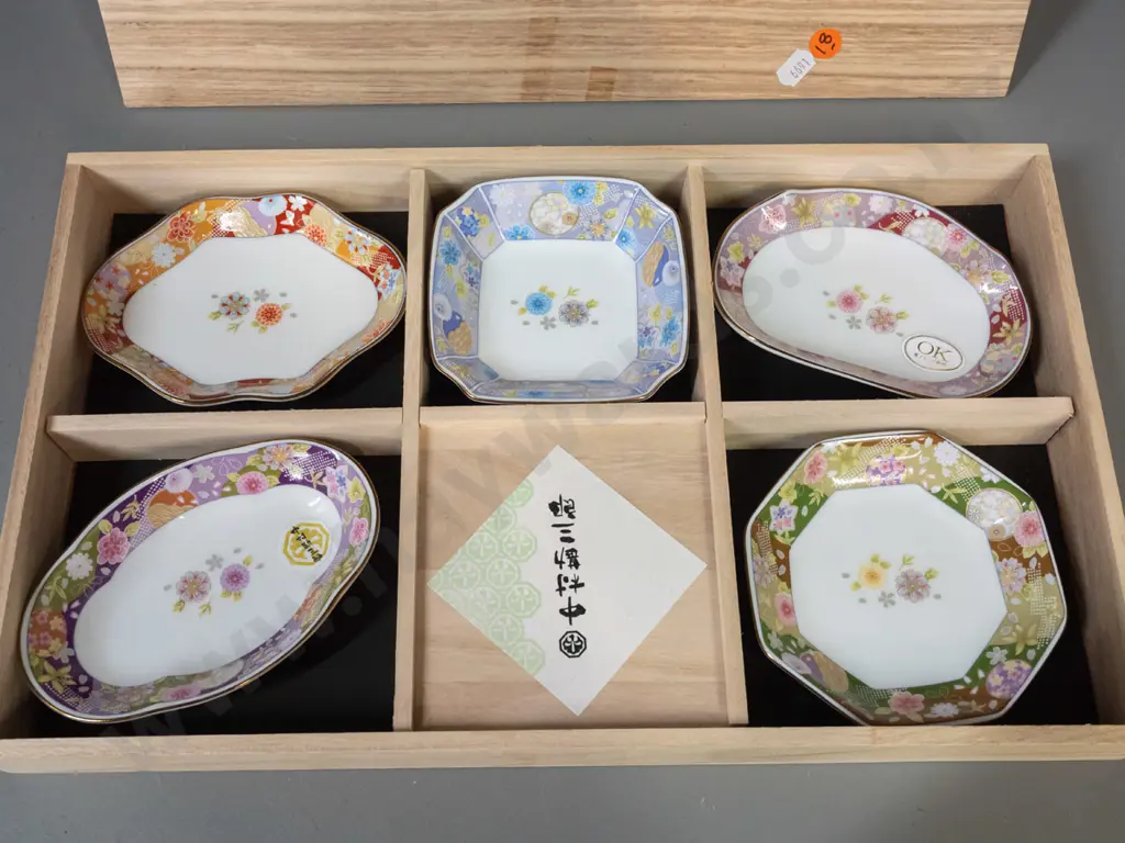 Japanese boxed set of 5 varying shape and floral pattern dishes - Maebata brand, label translates to Kanzaburo Nakamura Image 1++