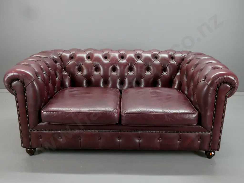 dark burgundy leather 2-seater rolled arm deep-button settee with domed front trim, 2 pop-out seat cushions - some wear Image 1++