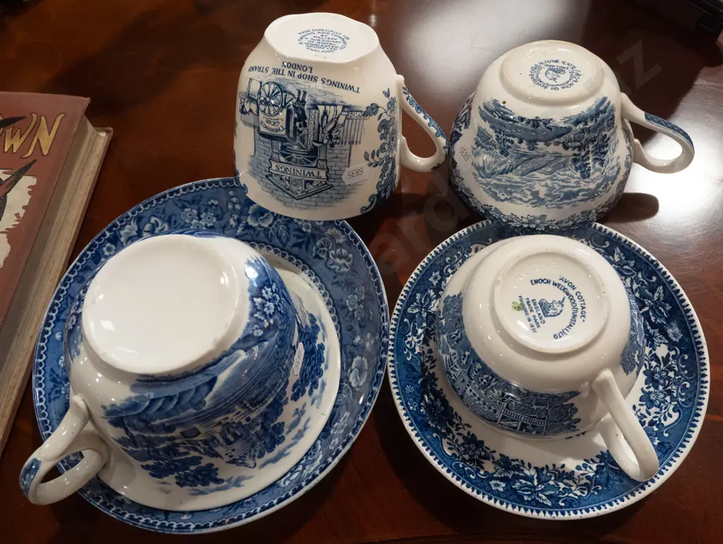 4 breakfast cups, 2 with saucers, one oversized - see photos for detail. Largest cup H-90 W-190. Image 1++